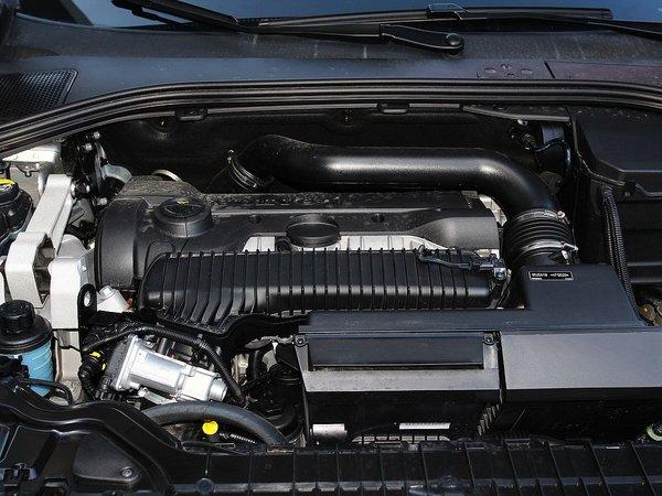 沃尔沃亚太 2.0T 自动 发动机主体特写