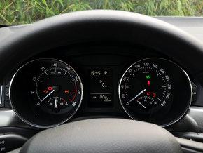 斯柯达 1.4T DSG 方向盘后方仪表盘