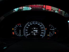 广汽本田 2.0L LX CVT 方向盘后方仪表盘