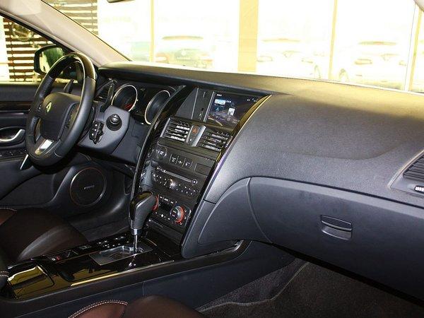 雷诺 3.5 自动 中控台右侧