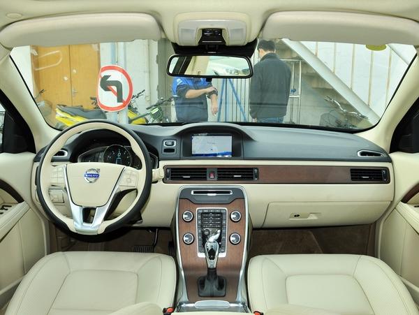 沃尔沃 T5 2.0T 自动 中控台整体