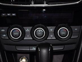 一汽马自达 2.0L 自动 中控台下方特写