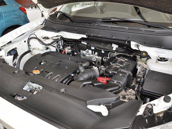 广汽三菱 2.0 自动 发动机主体特写