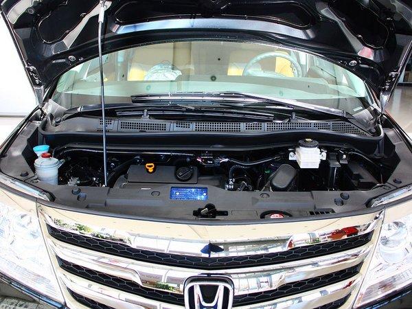 东风本田 2.4L 自动 发动机局部特写