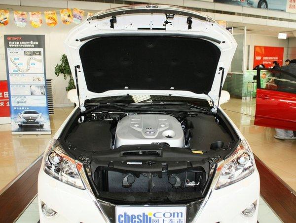 一汽丰田 2.5L 自动 发动机局部特写