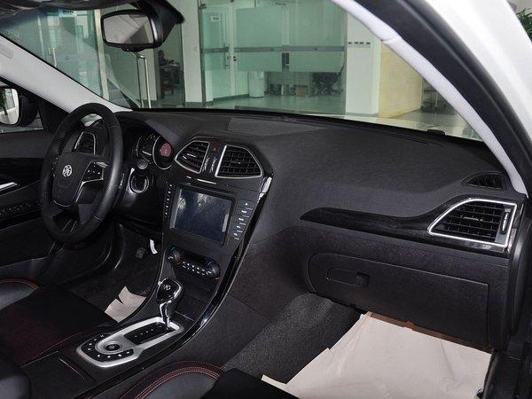 北京汽车(绅宝) 2.0T 自动 中控台右侧