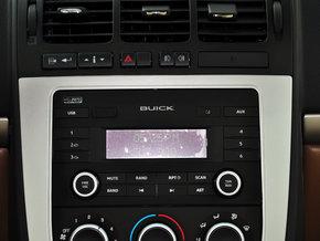 别克 2.4L 自动 中控台中央特写