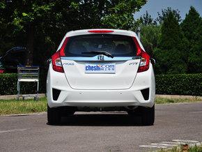 广汽本田 1.5 CVT 车辆正后方尾部视角