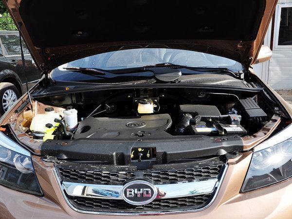 比亚迪 1.5TI 手动 发动机主体特写