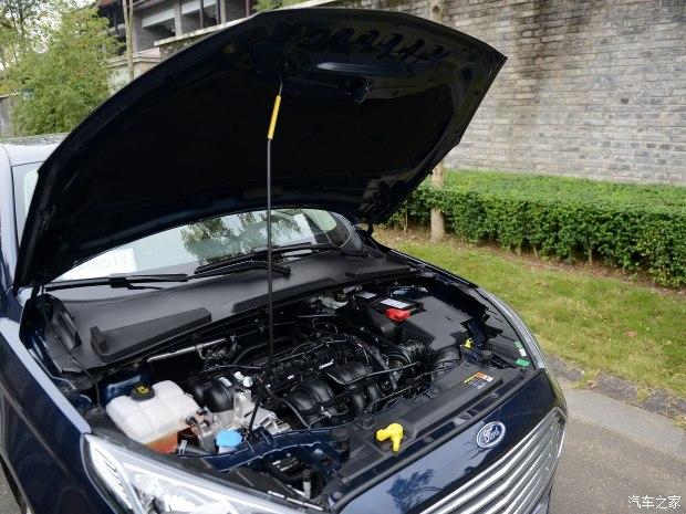 �������� ���˹ 2015�� 1.5L �Զ�������