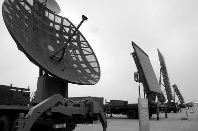 其中,国内第一部机动三坐标雷达,是我军国土防空情报雷达网中快速机动