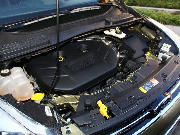 长安福特 2.0T 自动 发动机局部特写