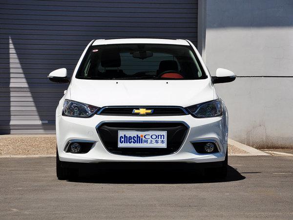 雪佛兰 两厢 1.6sx 自动 车头正面视角