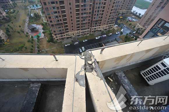 ͼƬ˵�����ֶ�������ɳ����Բ��԰17��¥ҵ��������ʱͻȻ���֣�������¥����������������б��¥�����ѽ������ڵ�18��¥��>>><p align=