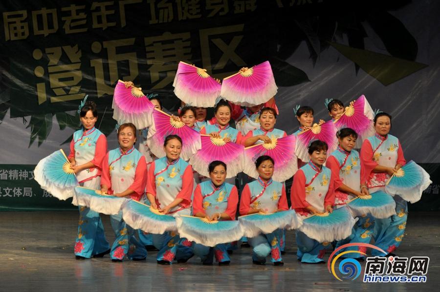 海南澄迈近2000名大妈激情斗舞 三强出炉(图)