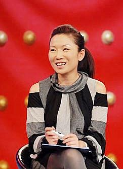 李玉刚曾和范小宁相恋8年近日,有游客称拍到歌手李玉刚在台北某寺庙