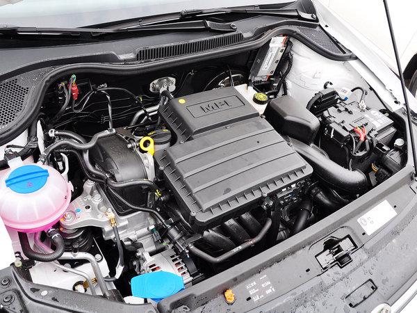 上海大众 1.4l 自动 发动机主体特写