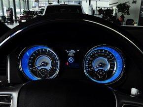 克莱斯勒(进口) 3.0L 自动 方向盘后方仪表盘