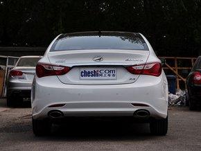 北京现代 2.4L 自动 车辆正后方尾部视角