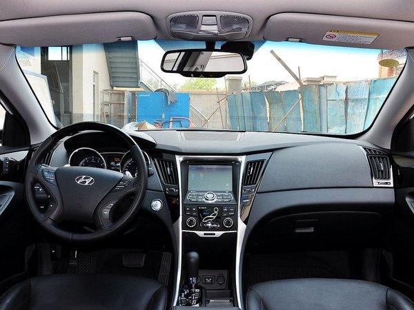 北京现代 2.4L 自动 中控台整体