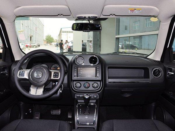 Jeep 2.0L CVT 中控台整体