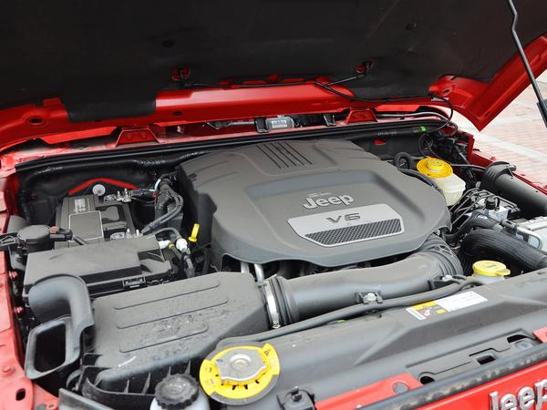 Jeep 3.0L 自动 发动机局部特写