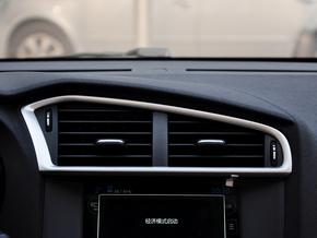 东风雪铁龙 1.8L 手动 中控仪表台上方