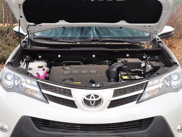 一汽丰田 2.0L CVT 发动机局部特写