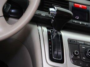 东风本田 2.4L 自动 挂档把手特写