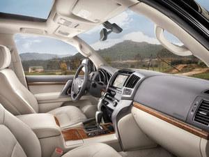 �������¿�·�������25�� �а�ɫ�ֳ�