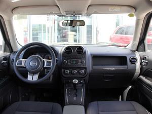 Jeep���ɿͳɶ�������2.5����� ���ֳ�