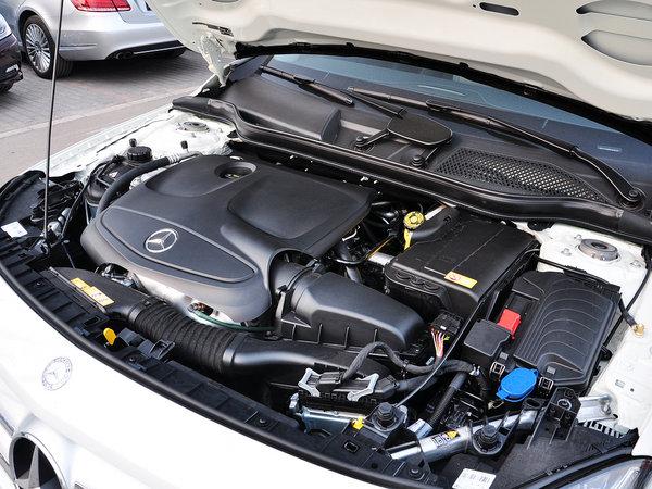 奔驰(进口) gla 200 发动机主体特写