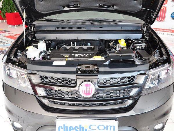 菲亚特(进口) 2.4L 自动 发动机局部特写