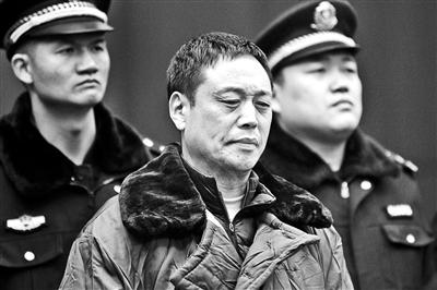 郑州"房妹"父亲被判25年