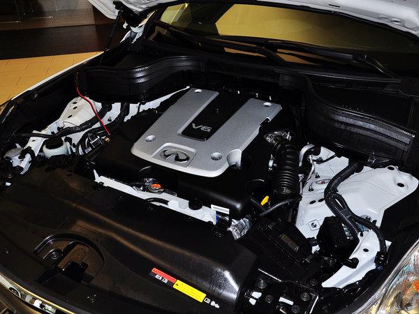 英菲尼迪 2.5l 自动 发动机主体特写