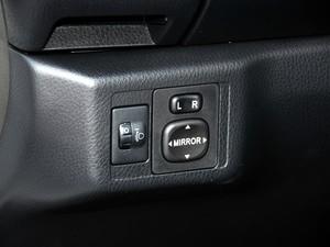 �������� YARiS L ���� 2015�� 1.5E �Զ��ȶ���