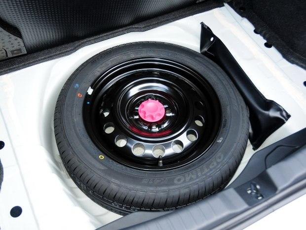 �������� YARiS L ���� 2015�� 1.5E �Զ��ȶ���