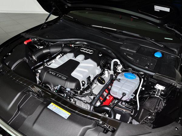 奥迪(进口) 3.0t dct 发动机主体特写