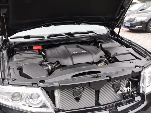 红旗2.0t 自动 发动机局部特写