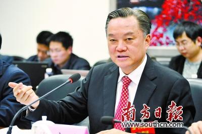 全体(扩大)会议的小组讨论会上,市委书记,市人大常委会主任陈奕威称