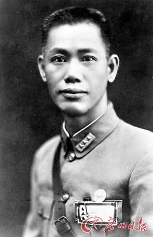 蒋光鼐蔡廷锴后人扫祭先辈 纪念淞沪抗战83周年