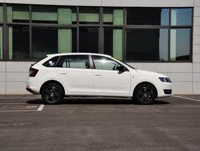 斯柯达 1.6L 手动 车辆正右侧