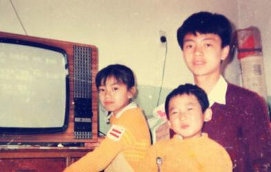 高圆圆小学毕业照曝光从小就是美人胚子