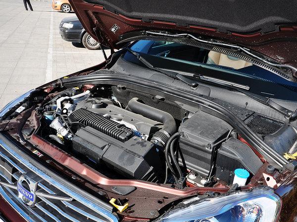 沃尔沃亚太 2.0t 发动机主体特写