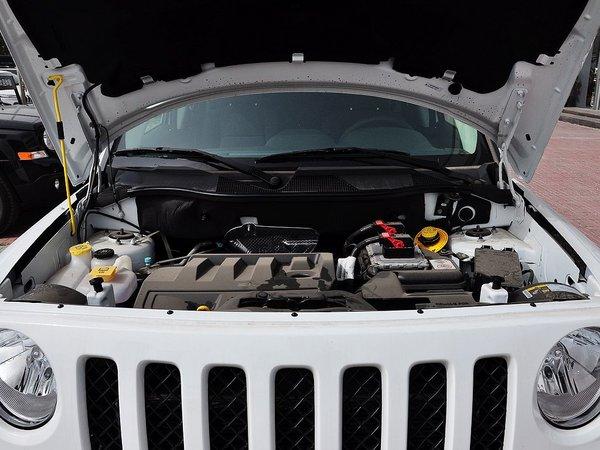 4l发动机的基础上,2014款jeep自由客新增了2.