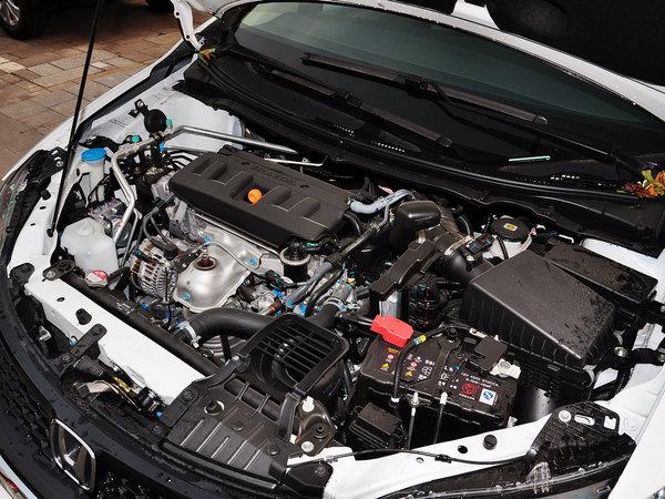 东风本田 1.8l 自动 发动机主体特写