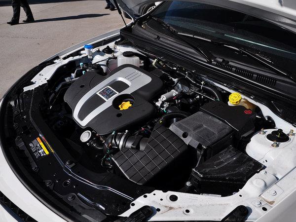 mg 掀背 1.8t 发动机主体特写