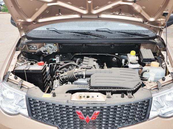 上汽通用五菱 1.5l 发动机局部特写