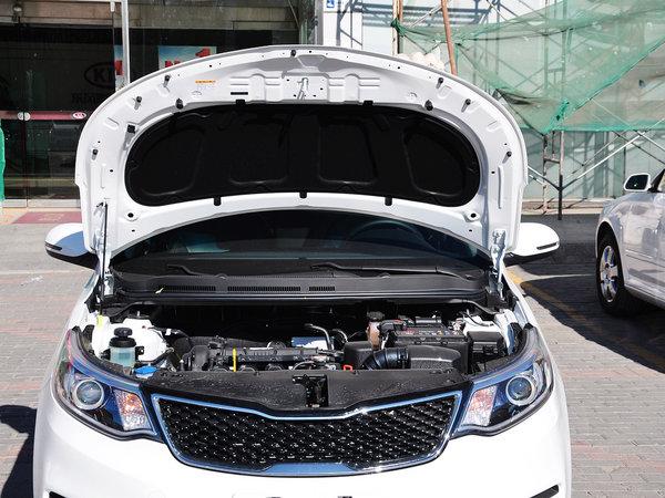 东风悦达起亚 三厢 1.6l at 发动机局部特写