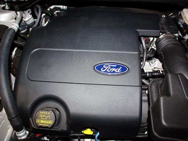 福特(进口) 3.5l 自动 发动机主体特写